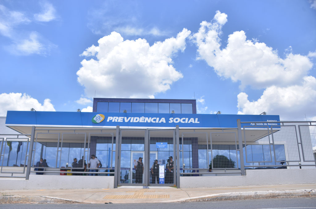 Prefeitura Municipal de Aparecida de Goiânia População de Aparecida é beneficiada com nova Prefeitura Municipal de Aparecida de Goiânia População de Aparecida é beneficiada com nova