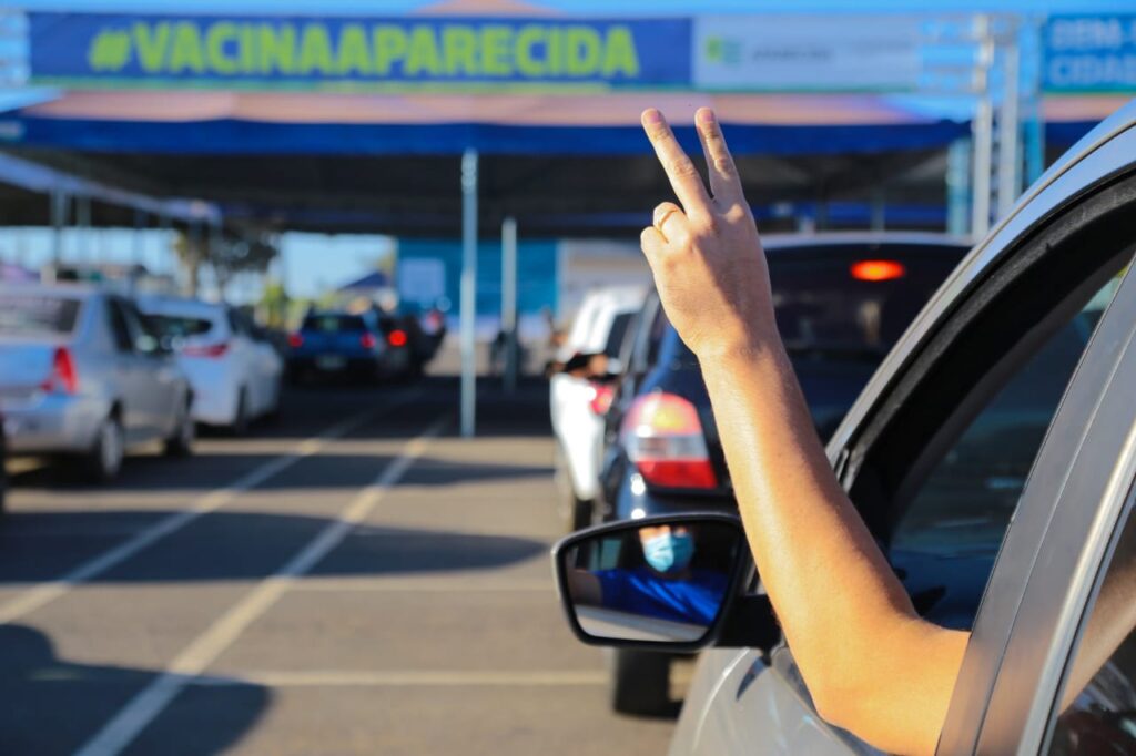 Drive-thrus lotam na vacinação para 35 anos em Aparecida 1 VACINACAO COVID 35 ENIO MEDEIROS 1