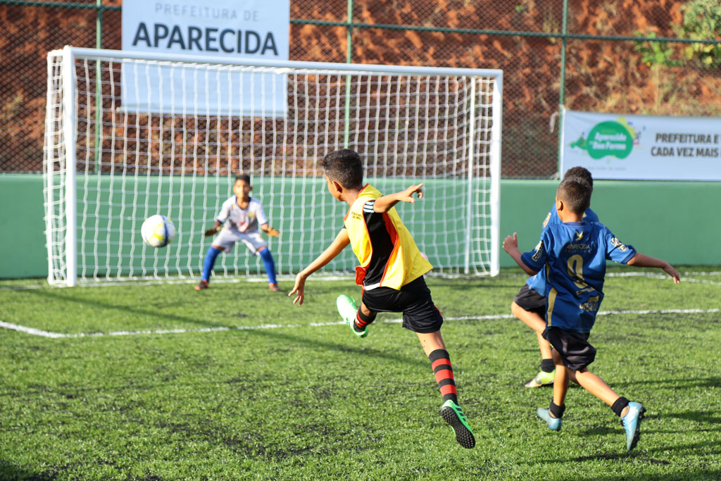 Escolinha de futebol agora será realizada no campo sede do CFC