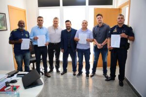 Prefeitura Municipal de Aparecida de Goiânia  Guarda Civil de Aparecida  recebe armas doadas pela Polícia Rodoviária Federal