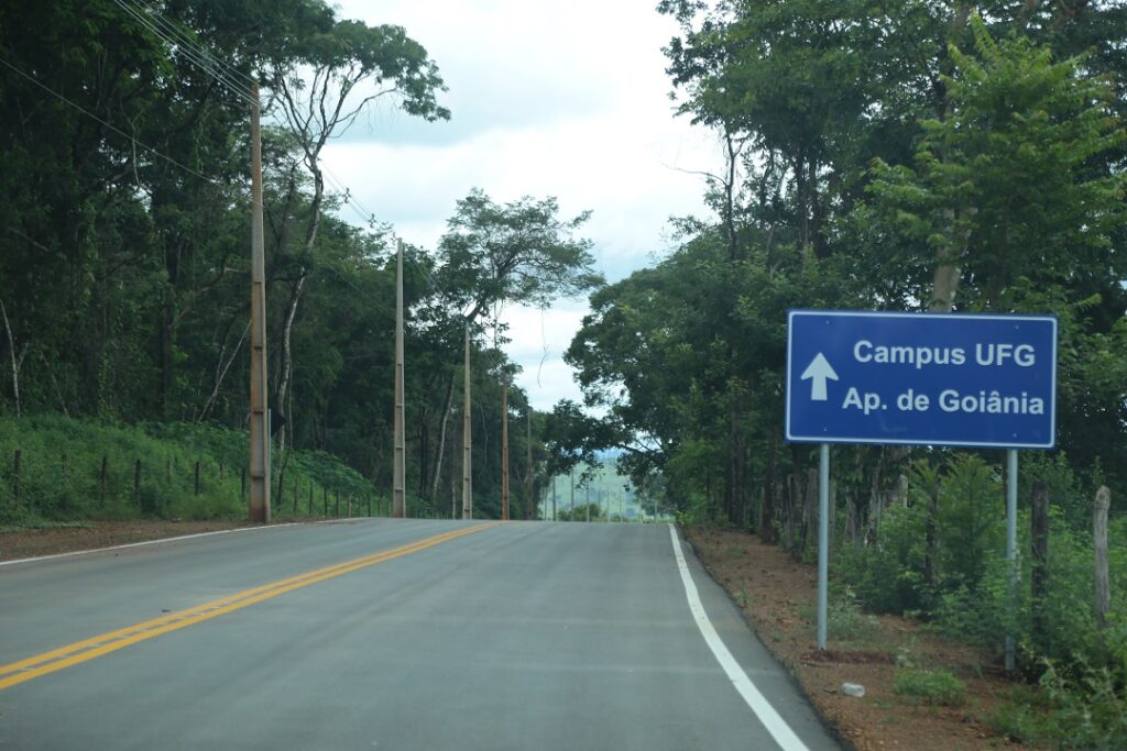 A Prefeitura de Aparecida de Goiânia inaugurou o Eixo Leste-Oeste 04 e o asfalto do Jardim Miramar e Setor Retiro do Bosque. 