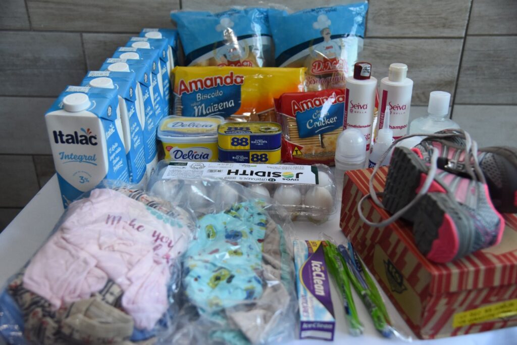 Aparecida de Goiânia entrega de kits para famílias