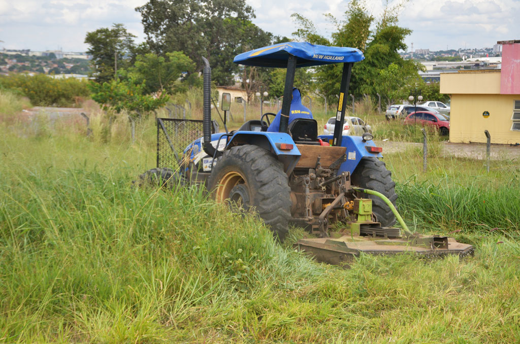 Aparecida de Goiânia roçagem de lotes baldios