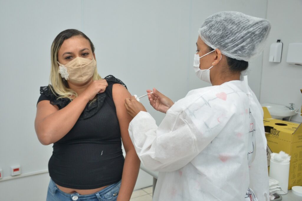 Onde tomar quarta dose da vacina conta Covid-19 em Aparecida de Goiânia 