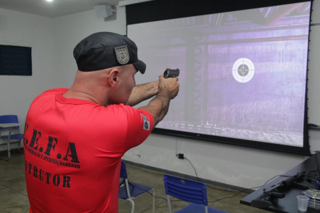 GCM DE APARECIDA DE GOIÂNIA realiza treinamento de tiros com simulador israelense 