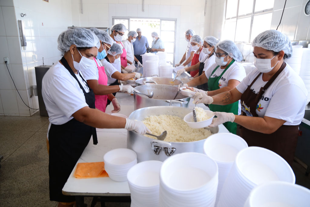 Restaurante Popular em Aparecida de Goiânia garante alimentação digna à população em vulnerabilidade social. Diariamente mil pessoas são atendidas 