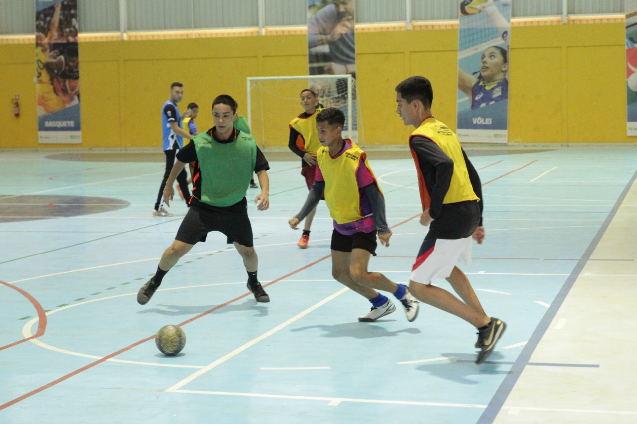 Futsal feminino de assentamento recebe aplausos por título em jogos  escolares - Câmara Municipal de Cascavel