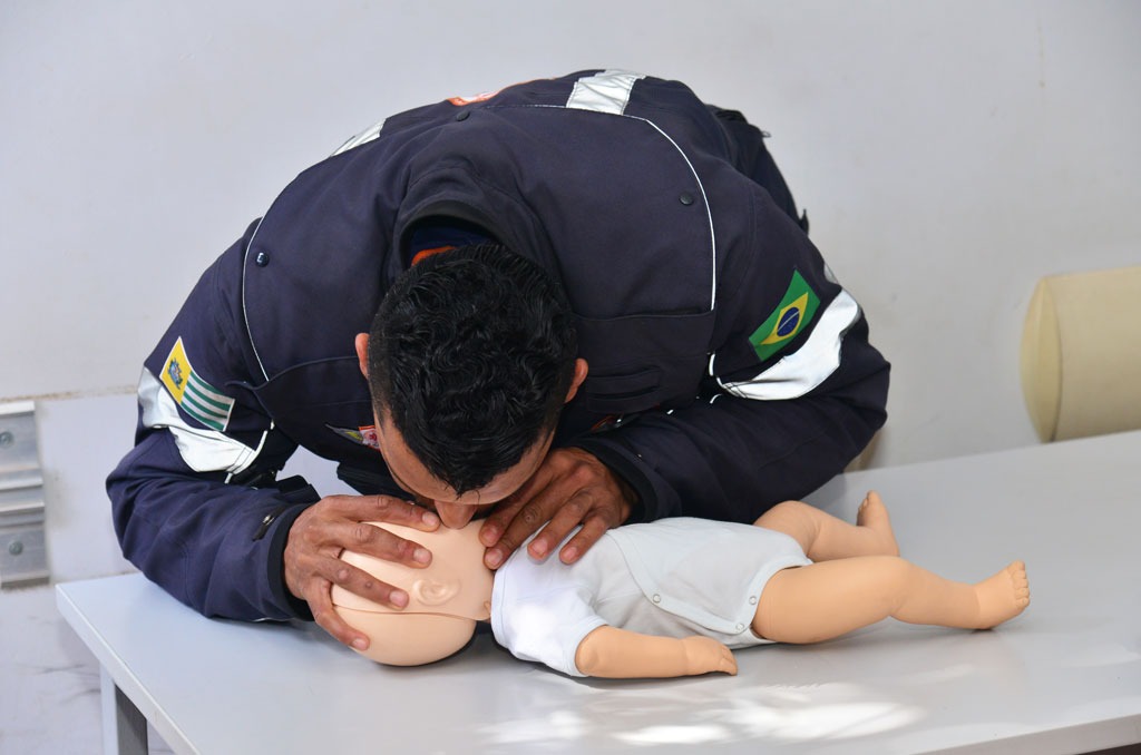 Samu de Aparecida de Goiânia ensina como prevenir afogamentos e também como socorrer uma pessoa afogada 