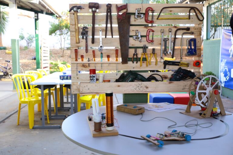 Educação: Alunos da Escola Guiomar Rosa apresentam protótipos do Projeto Maluquinho por Robótica 4 PROJETO ROBOTICA FOTO ENIO MEDEIROS 2