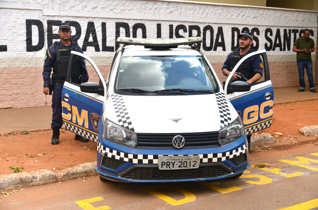 Prefeitura Municipal de Aparecida de Goiânia  Guarda Civil de Aparecida  recebe armas doadas pela Polícia Rodoviária Federal