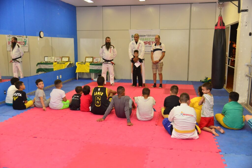 CEU das Artes em Aparecida de Goiânia oferece aulas de jiu-jítsu para crianças e adolescente com idade entre seis e 14 anos 