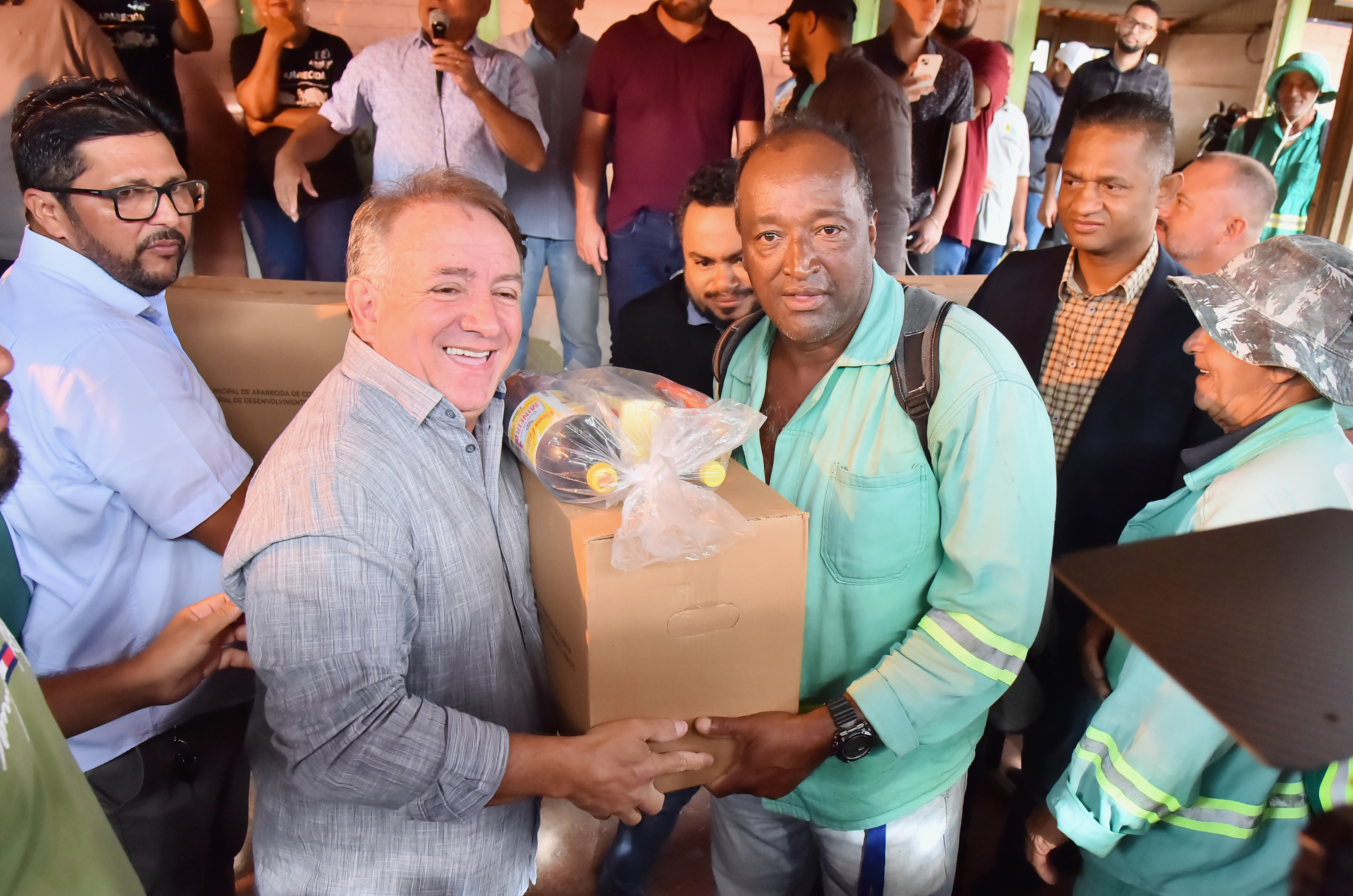 Prefeitura Municipal de Aparecida de Goiânia | Prefeitura de Aparecida  entrega mais de 700 cestas para trabalhadores urbanos