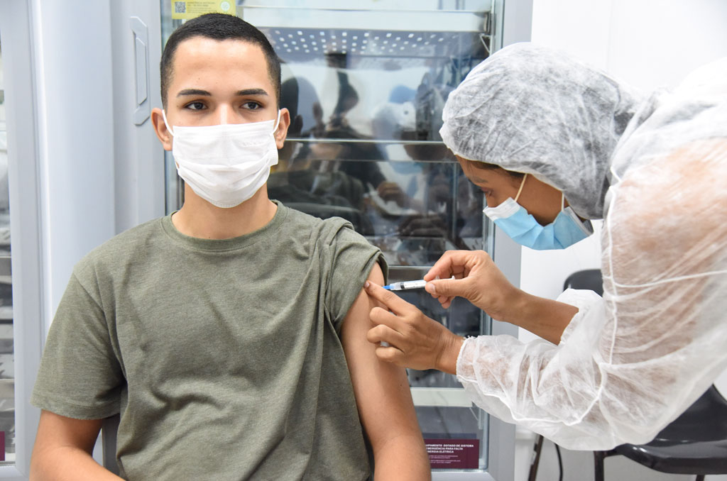 Aparecida de Goiânia inicia vacinação bivalente contra Covid-19 