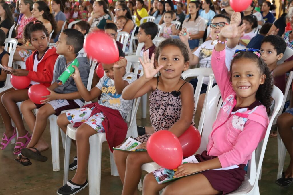 Prefeito de Aparecida de Goiânia, Vilmar Mariano, assina ordem de serviço para reforma da Escola Municipal Maria Gomes da Silva