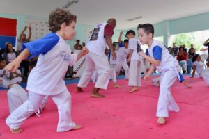 Projeto oferece aulas de capoeira para crianças e adolescentes em Aparecida de Goiânia