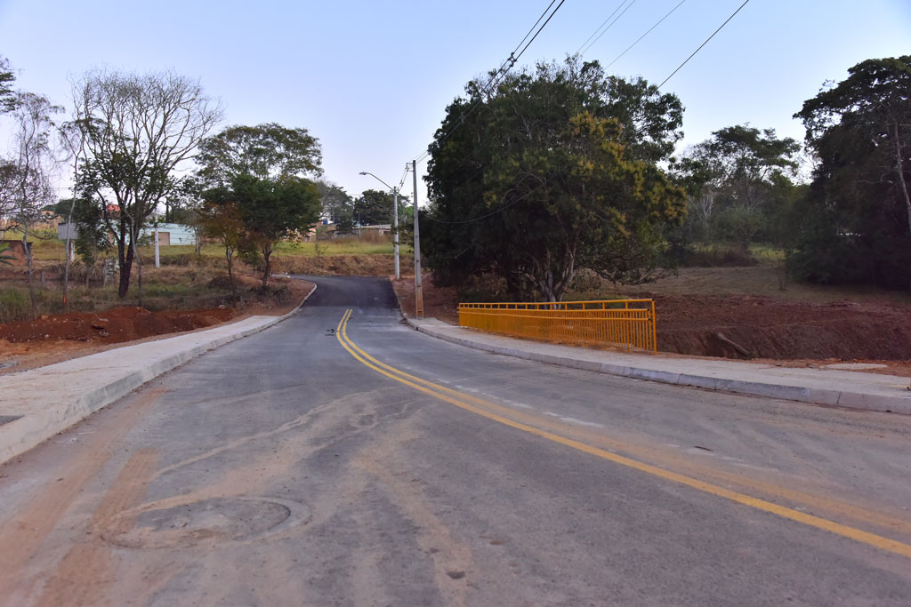 Prefeitura Municipal de Aparecida de Goiânia Pista do novo bueiro triplo no Jardim Dom Bosco é