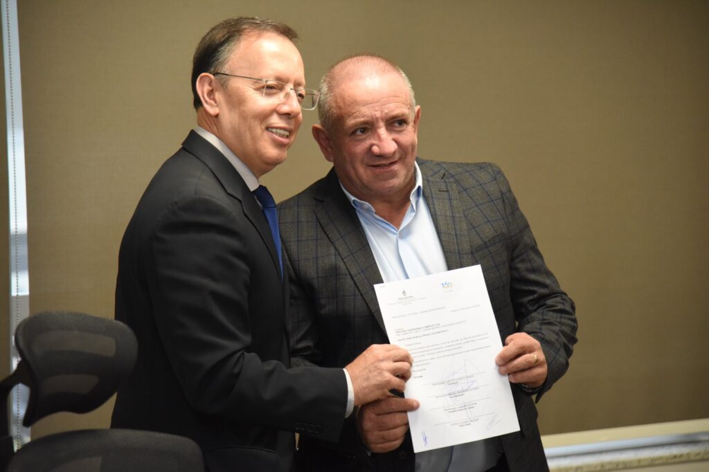 Vilmar e presidente do TJGO assinam Ordem de Serviço para construção do novo fórum cível de Aparecida 4 APARECIDA DE GOIANIA TJGO JHONNEY MACENA 01