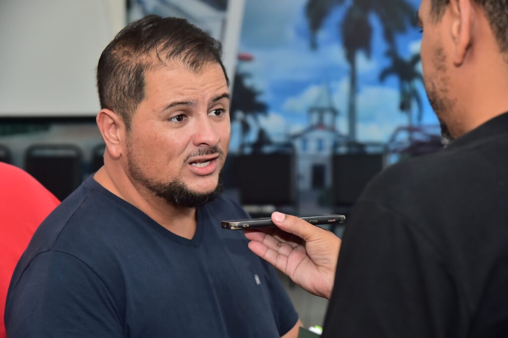 Vilmar valoriza servidores da Educação ao sancionar projetos com melhorias salariais 9 APARECIDA DE GOIANIA EDUCACAO 04