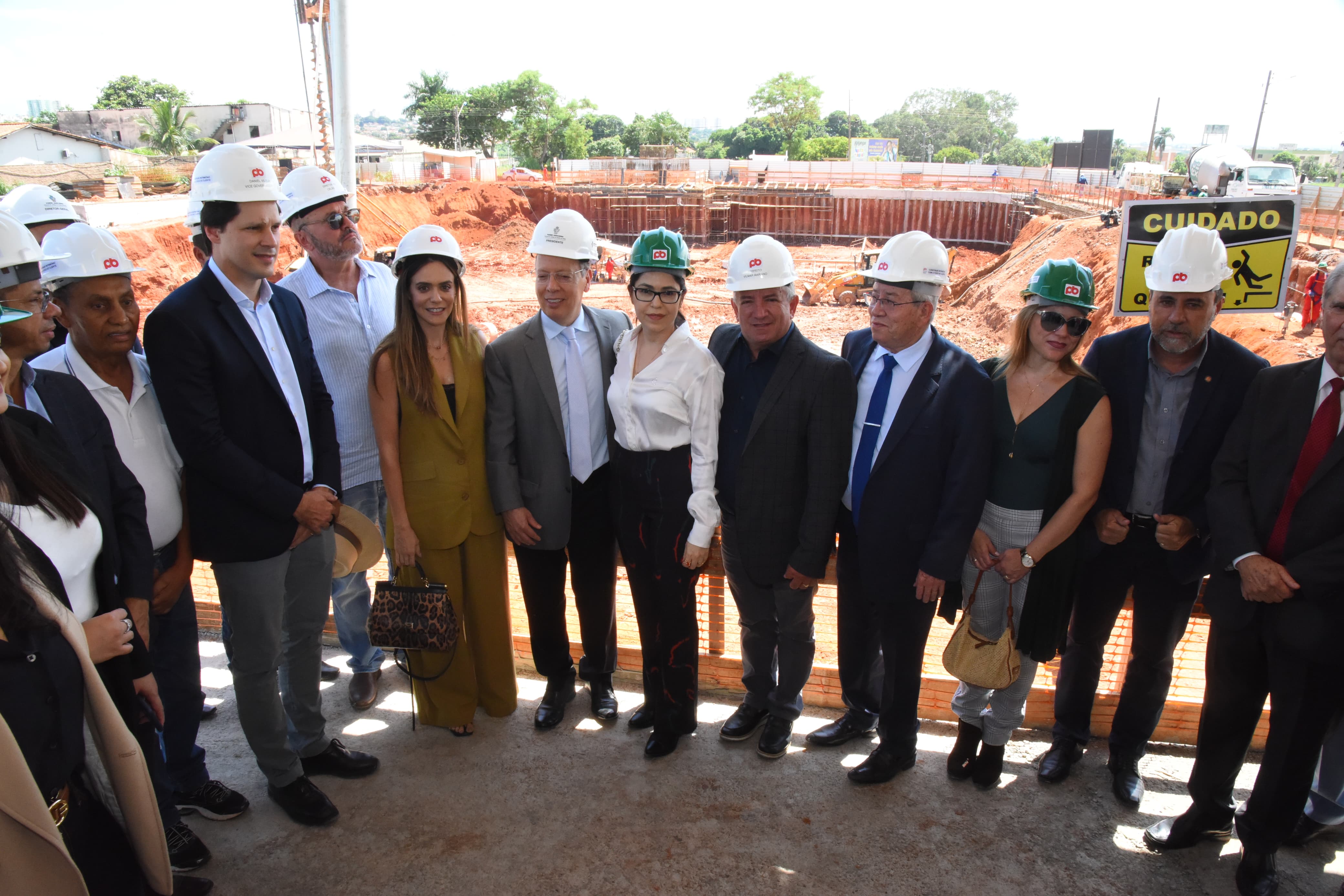 Prefeito, vice-governador e presidente do TJ vistoriam obra de ...