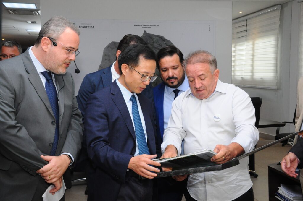 Vilmar recebe representantes do Brics e define obras que vão mudar Aparecida 6 APARECIDA DE GOIANIA MISSAO BRICS 03